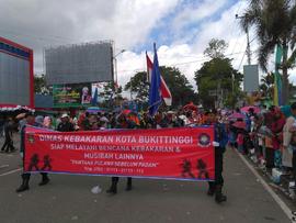 8. Penampilan barisan Dinas Kebakaran Kota Bukittinggi