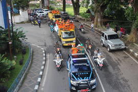 Foto Arak-Arakan Piala Adipura ke Kantor Balaikota Kota Bukittinggi