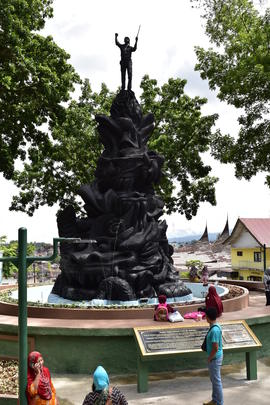 Foto Revitalisasi Jenjang, Pedestrian dan Monumen Kota Bukittinggi Tahun 2017 dan 2018 50