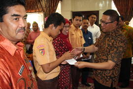 14-5-2016 sabtu lembur penyerahan piagam siswa berprestasi di rumah 1