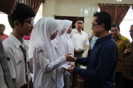 14-5-2016 sabtu lembur penyerahan piagam siswa berprestasi di rumah 1