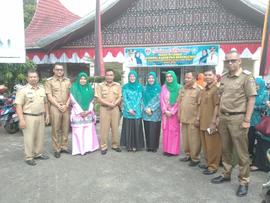 Foto Bersama Camat, Sekcam dan Lurah