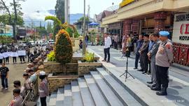 kegiatan demo jalan minangkabau tentang keberatan terhadap proses tender awning