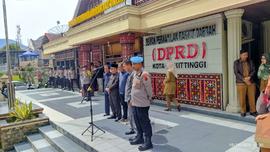kegiatan demo jalan minangkabau tentang keberatan terhadap proses tender awning